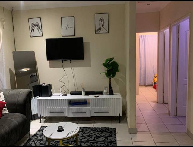 2 BEDROOM HOUSE FOR SALE IN VANDERBIJLPARK CE 4